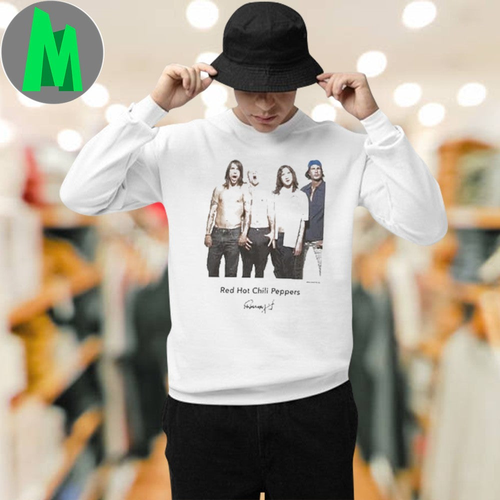 Design Red Hot Chili Peppers Group Standing Photo Graphic T-Shirt