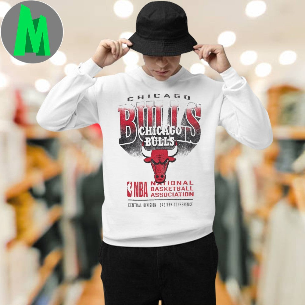 Chicago Bulls NBA Gradient Logo T-Shirt