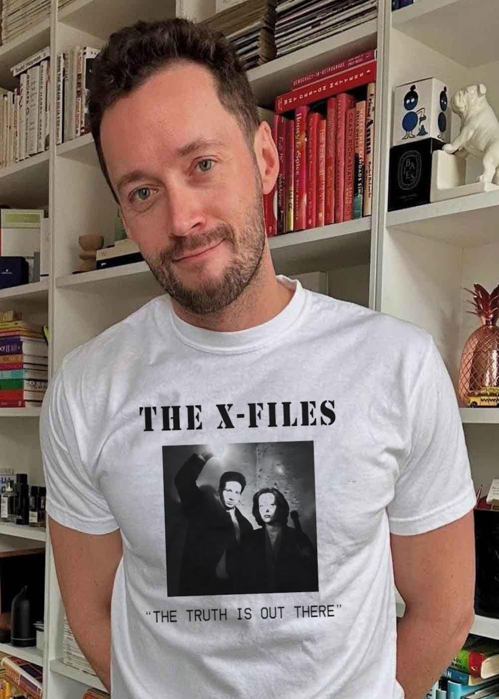 Merchandise The X-Files Mulder and Scully The Truth Is Out There T-Shirt