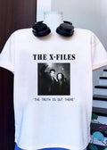 Merchandise The X-Files Mulder and Scully The Truth Is Out There T-Shirt