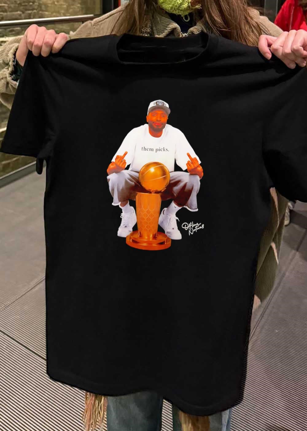 Offline Natives Man Showing Middle Fingers With Them Picks Trophy T-Shirt