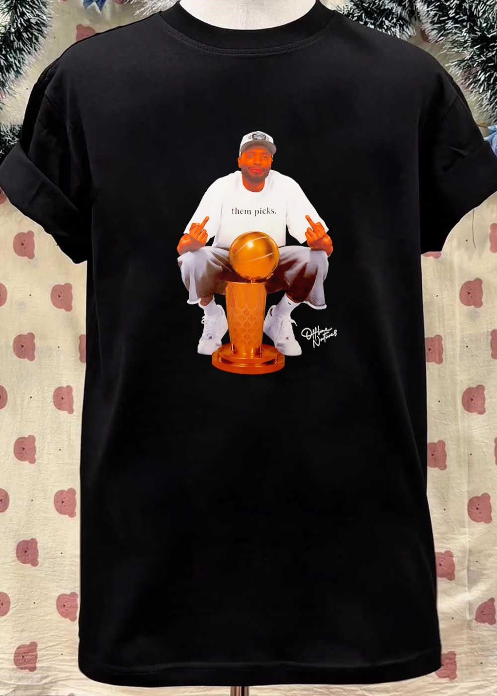 Offline Natives Man Showing Middle Fingers With Them Picks Trophy T-Shirt