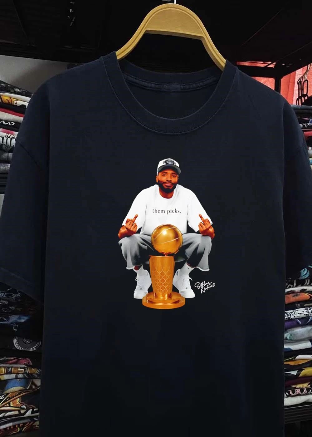 Natives Man Flipping Off with Larry O’Brien Trophy Them Picks T-Shirt