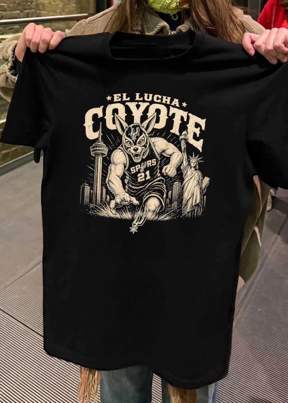 El Lucha Coyote Spurs 21 San Antonio Tower Statue of Liberty T-Shirt