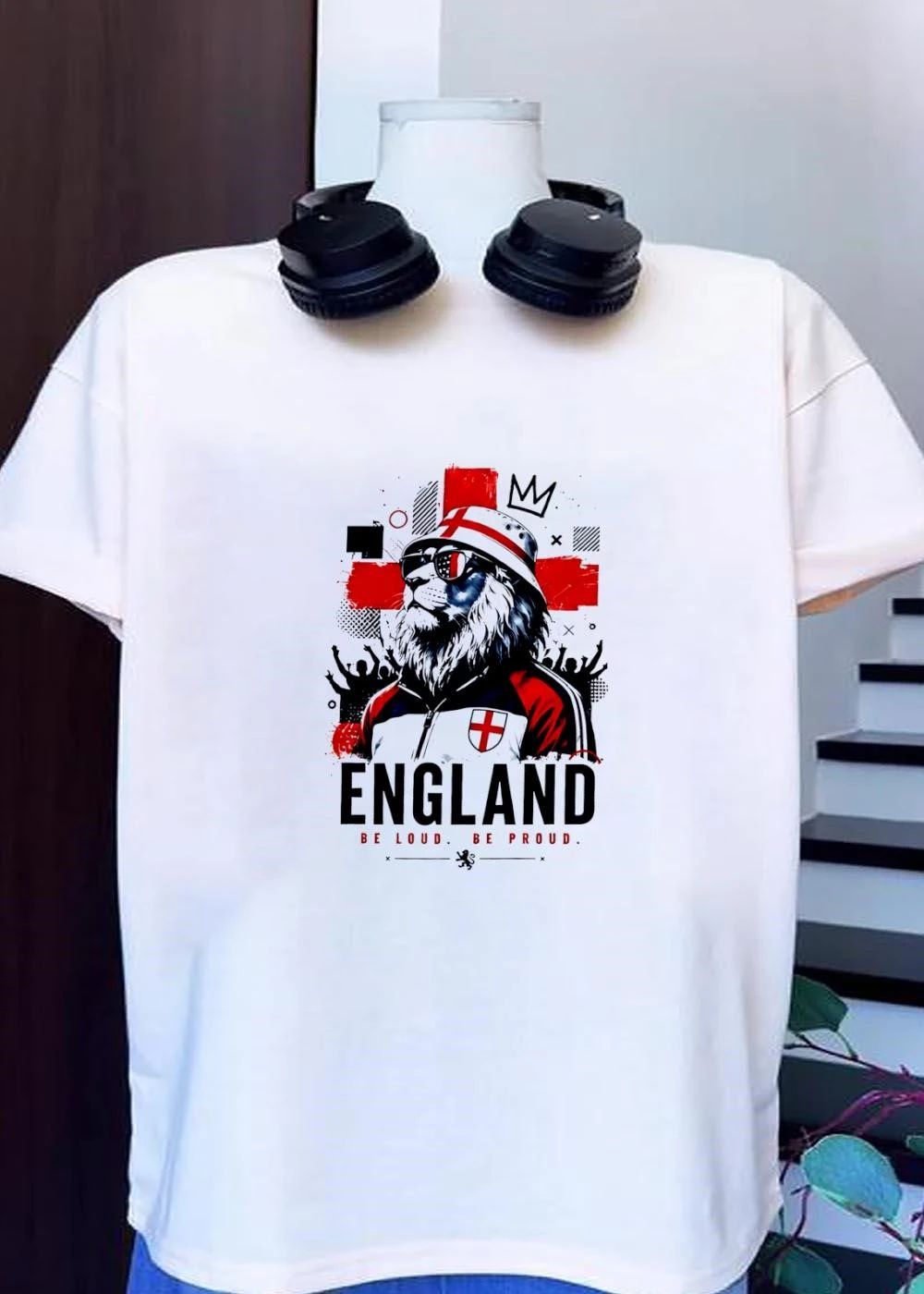 Be Loud Be Proud England Lion Football T-Shirt