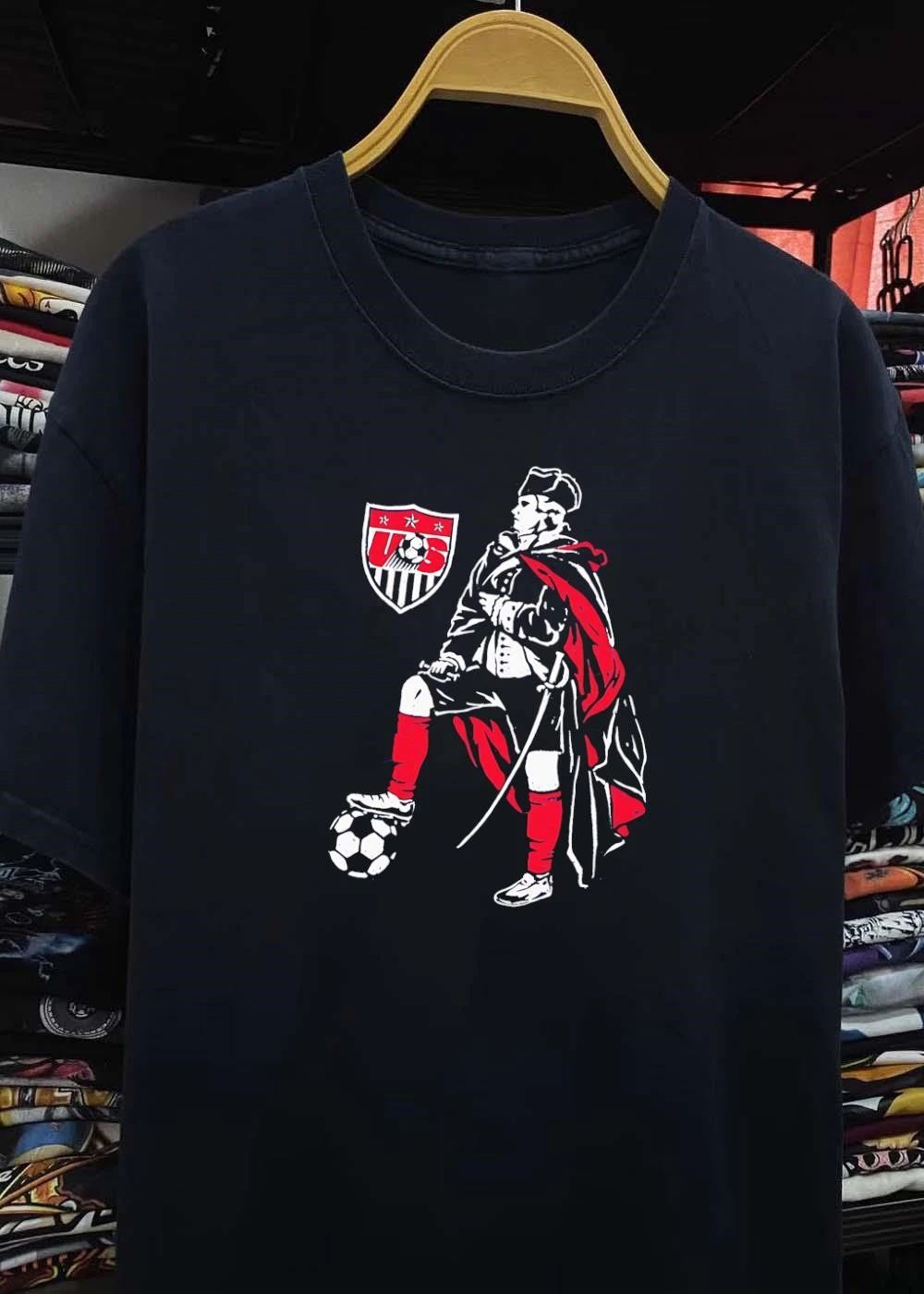 500 LEVEL GY ART DESIGN Revolutionary Founding Father Standing with Soccer Ball US T-Shirt