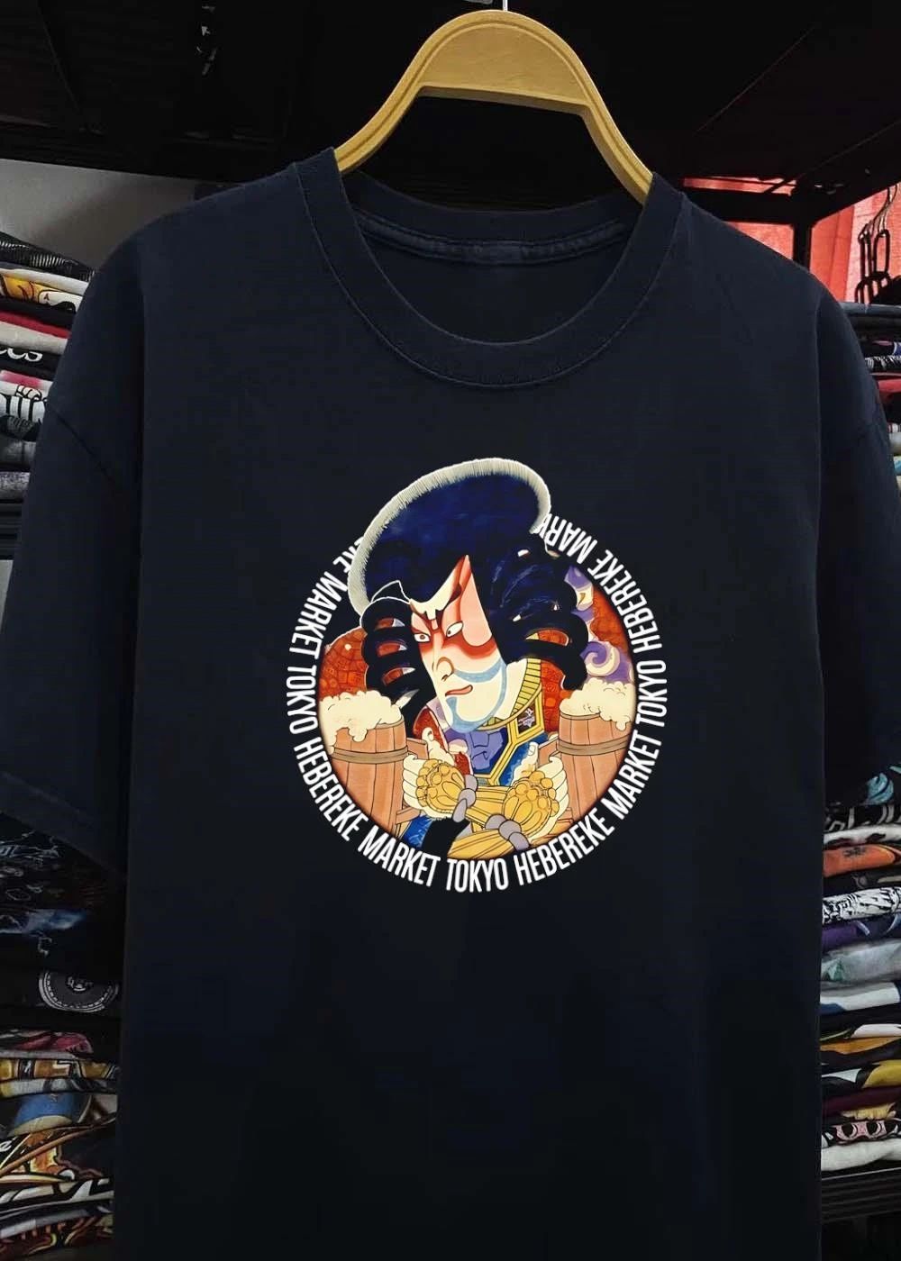 Kabuki Warrior Drinking Beer Hebereke Market Tokyo T-Shirt