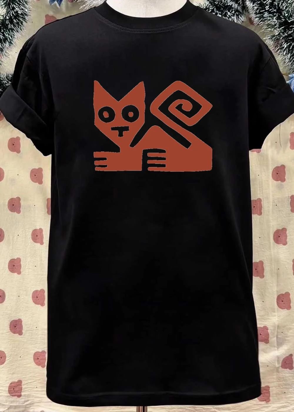 Cute Cat Swirl Pattern Minimalist Red Art T-Shirt