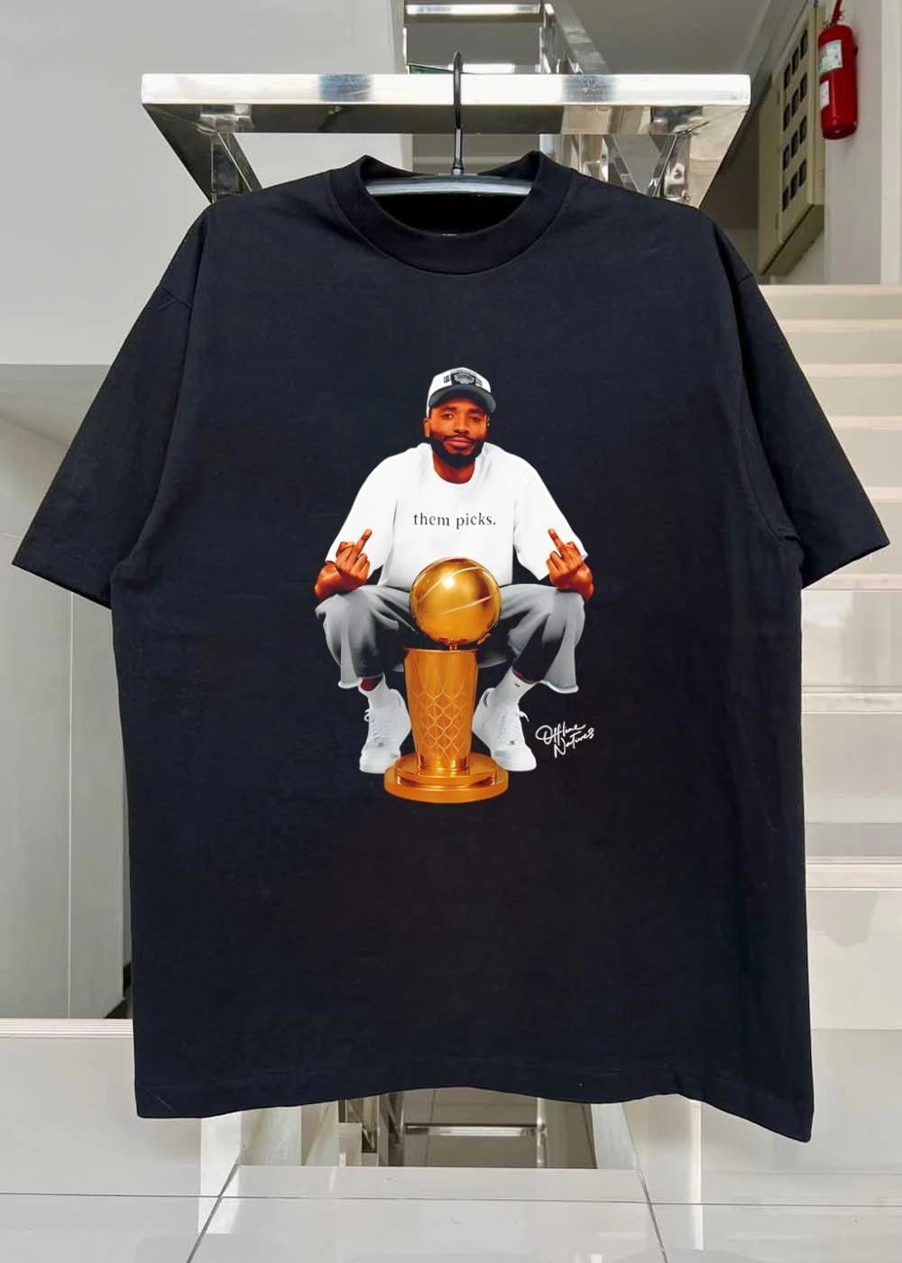 Natives Man Flipping Off with Larry O’Brien Trophy Them Picks T-Shirt