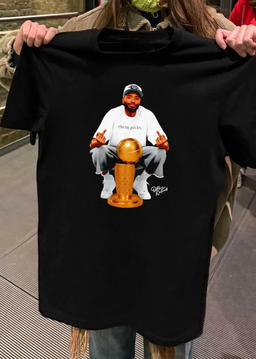 Natives Man Flipping Off with Larry O’Brien Trophy Them Picks T-Shirt