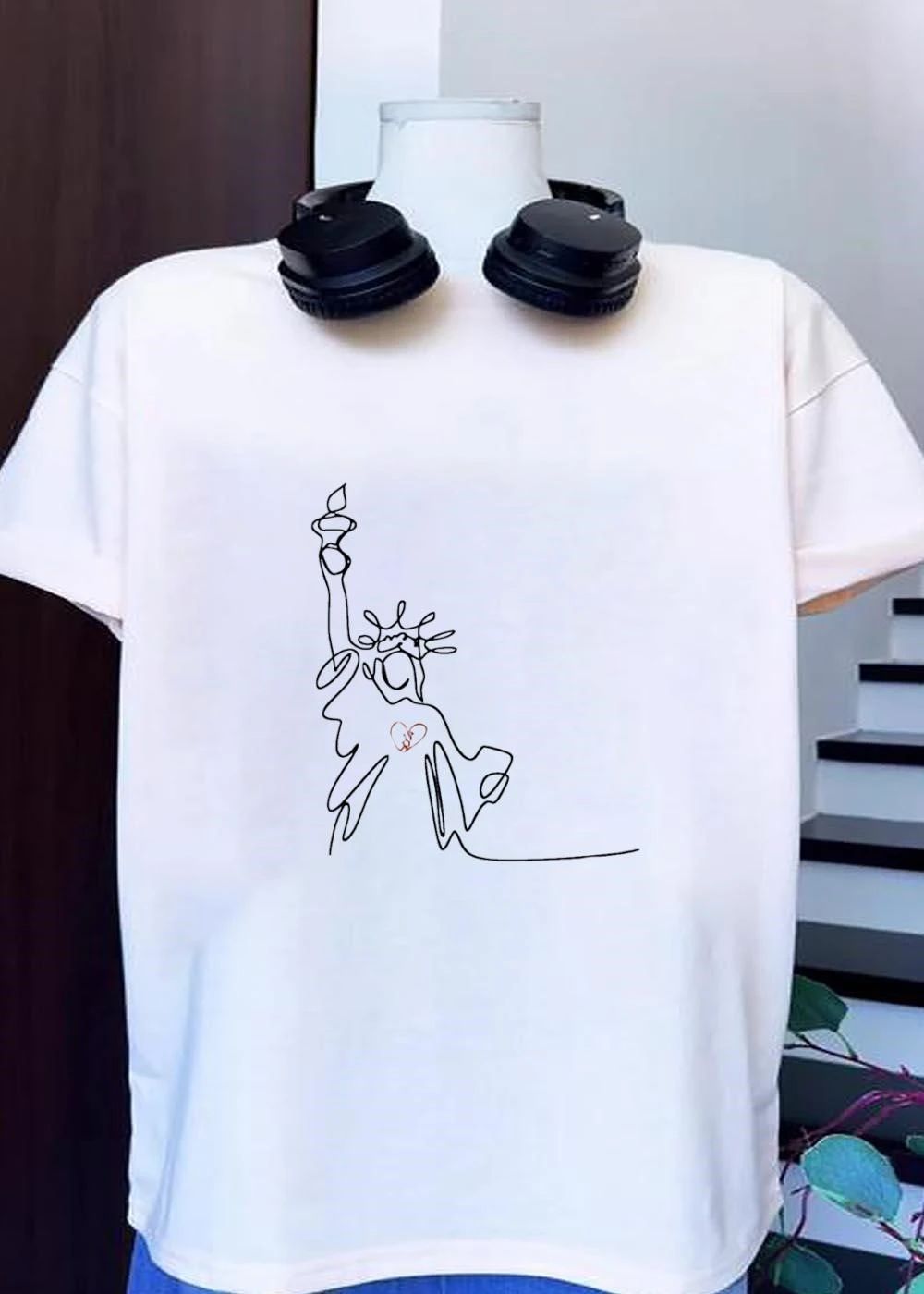 Statue of Liberty drawing shirt