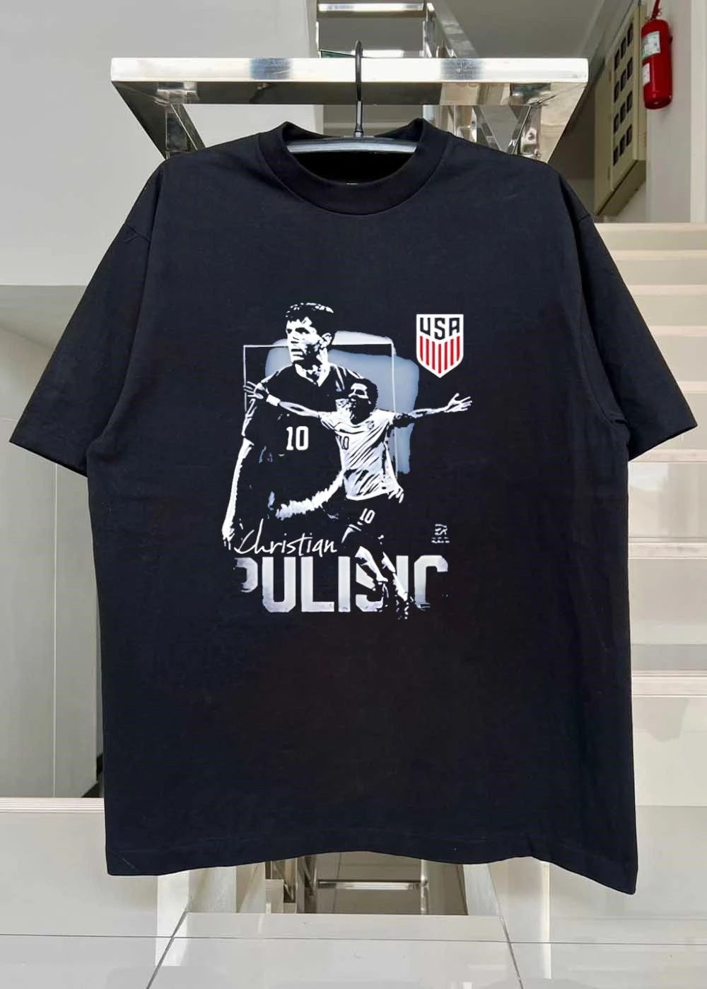 Christian Pulisic USA shirt