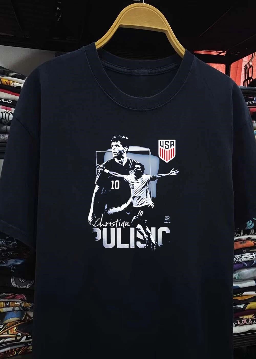Christian Pulisic USA shirt