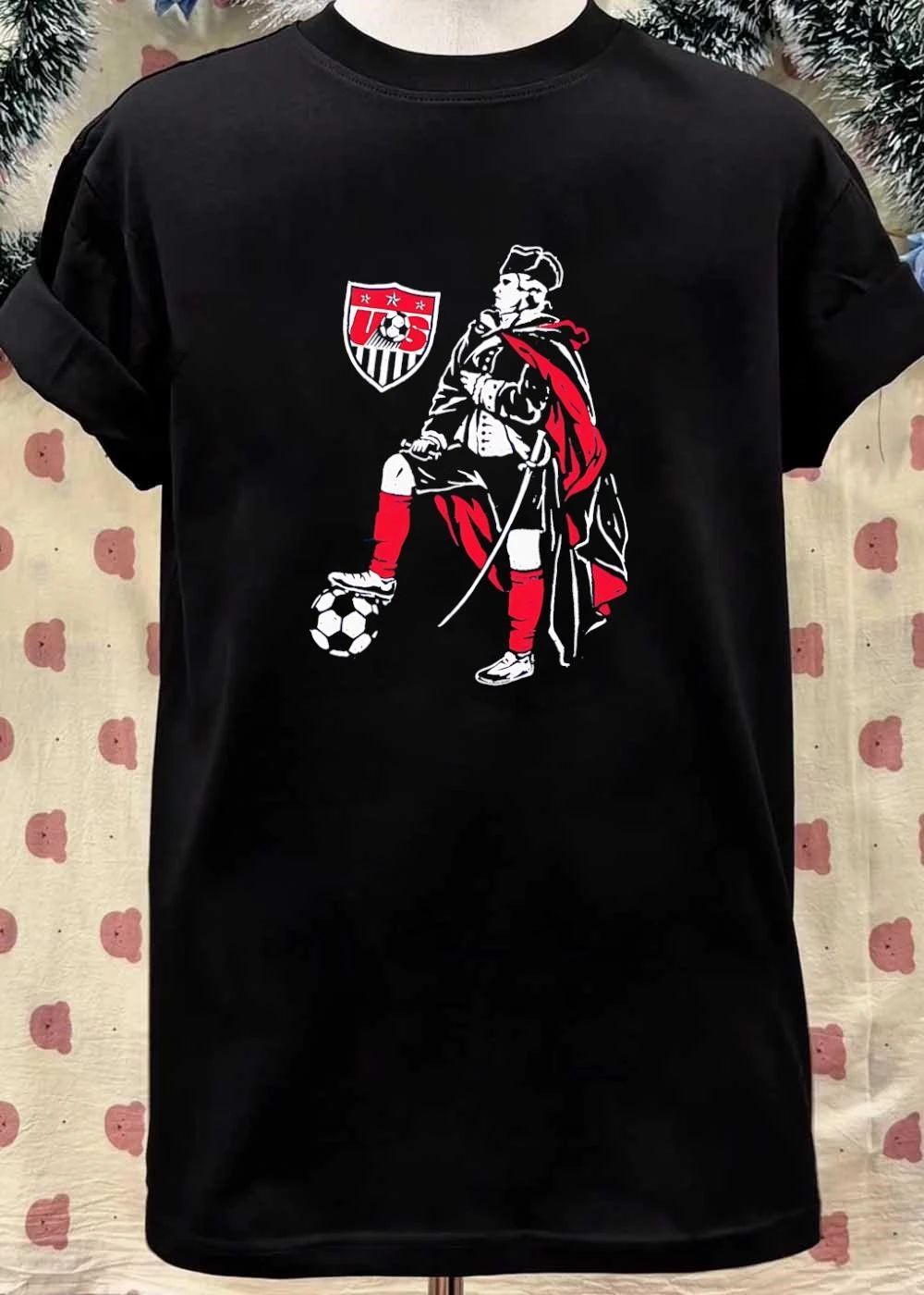 500 LEVEL GY ART DESIGN Revolutionary Founding Father Standing with Soccer Ball US T-Shirt