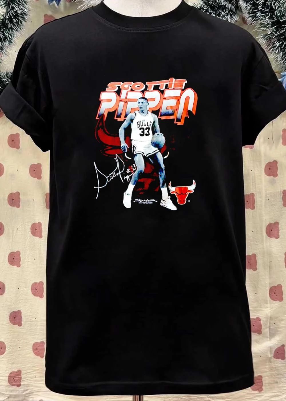 Scottie Pippen #33 Signature Scottie Pippen Dribbling Chicago Bulls T-Shirt