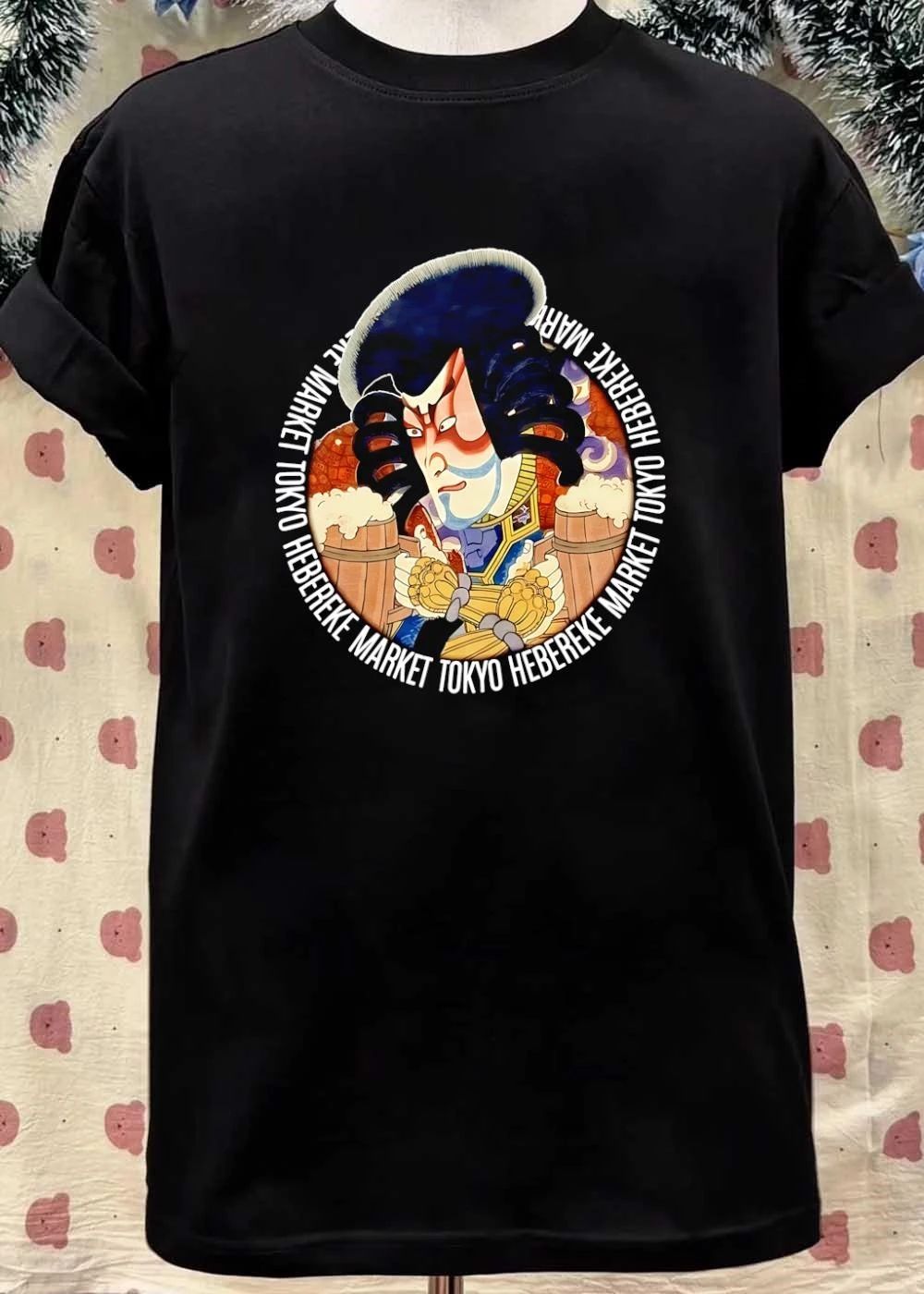 Kabuki Warrior Drinking Beer Hebereke Market Tokyo T-Shirt