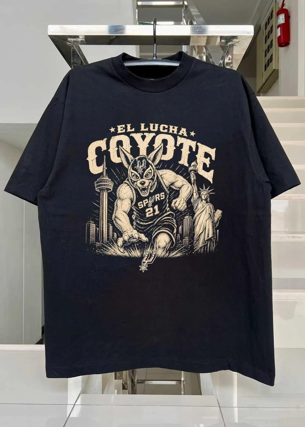 El Lucha Coyote Spurs 21 San Antonio Tower Statue of Liberty T-Shirt